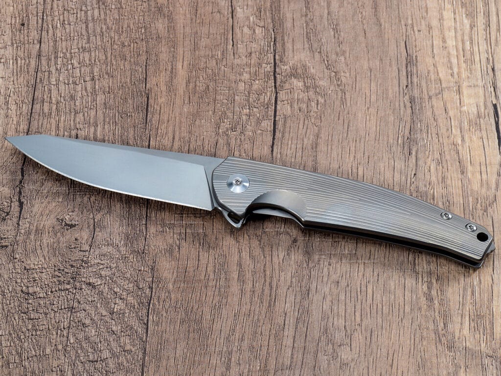 Nóż składany ze stali D2