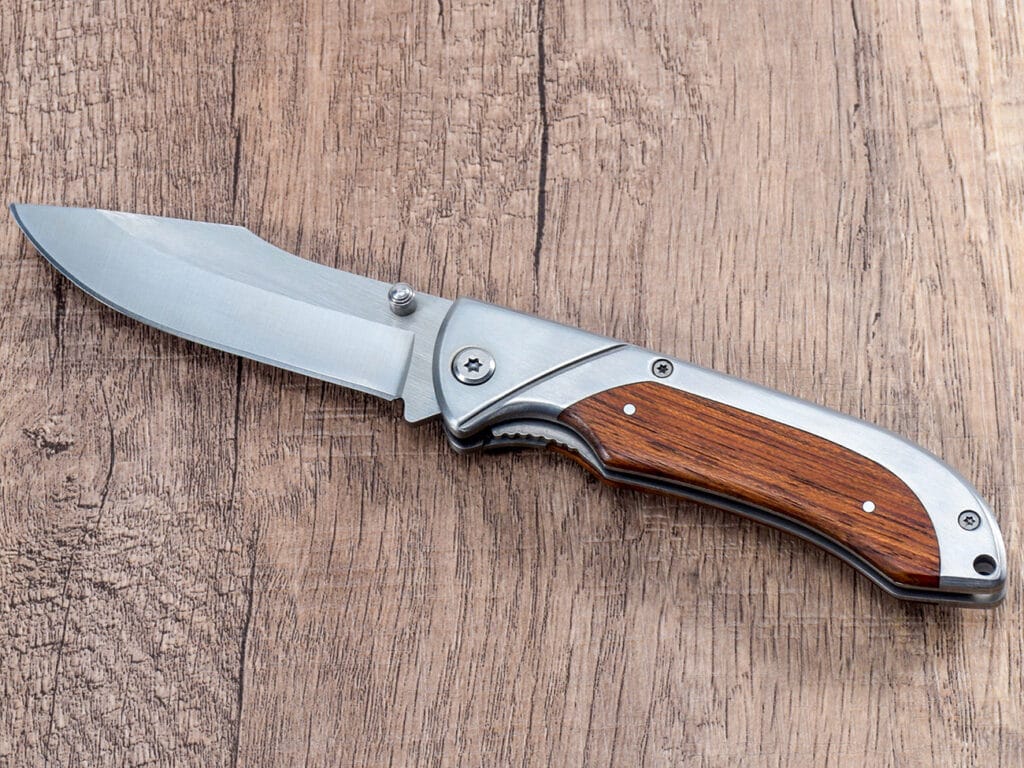 Mukautettu taitettava veitsi ruusupuulla