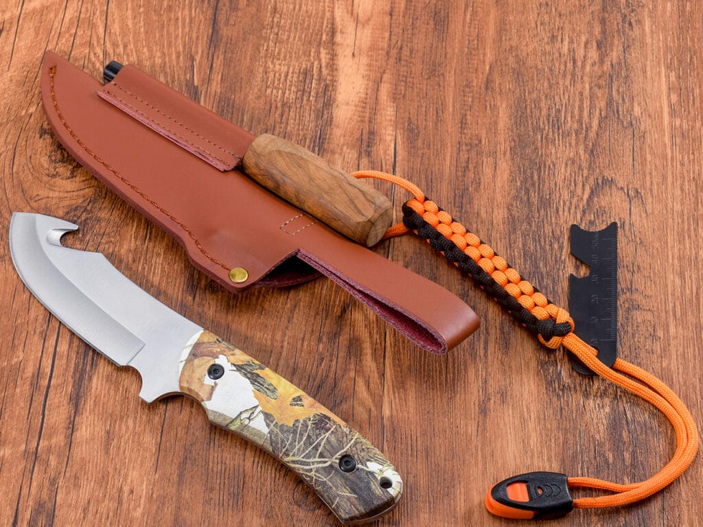 Messer mit fester Klinge und Kunststoffgriff